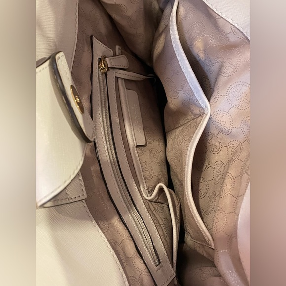 LIKE NEW MICHAEL KORS LARGE WHITE HAMILTON PURSE - Picture 9 of 16